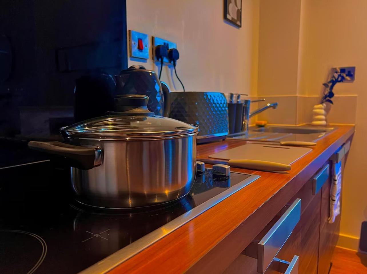 Apartment Penthouse Gem, Central, Scenic Views, Stylish, Modern, Centre 2br