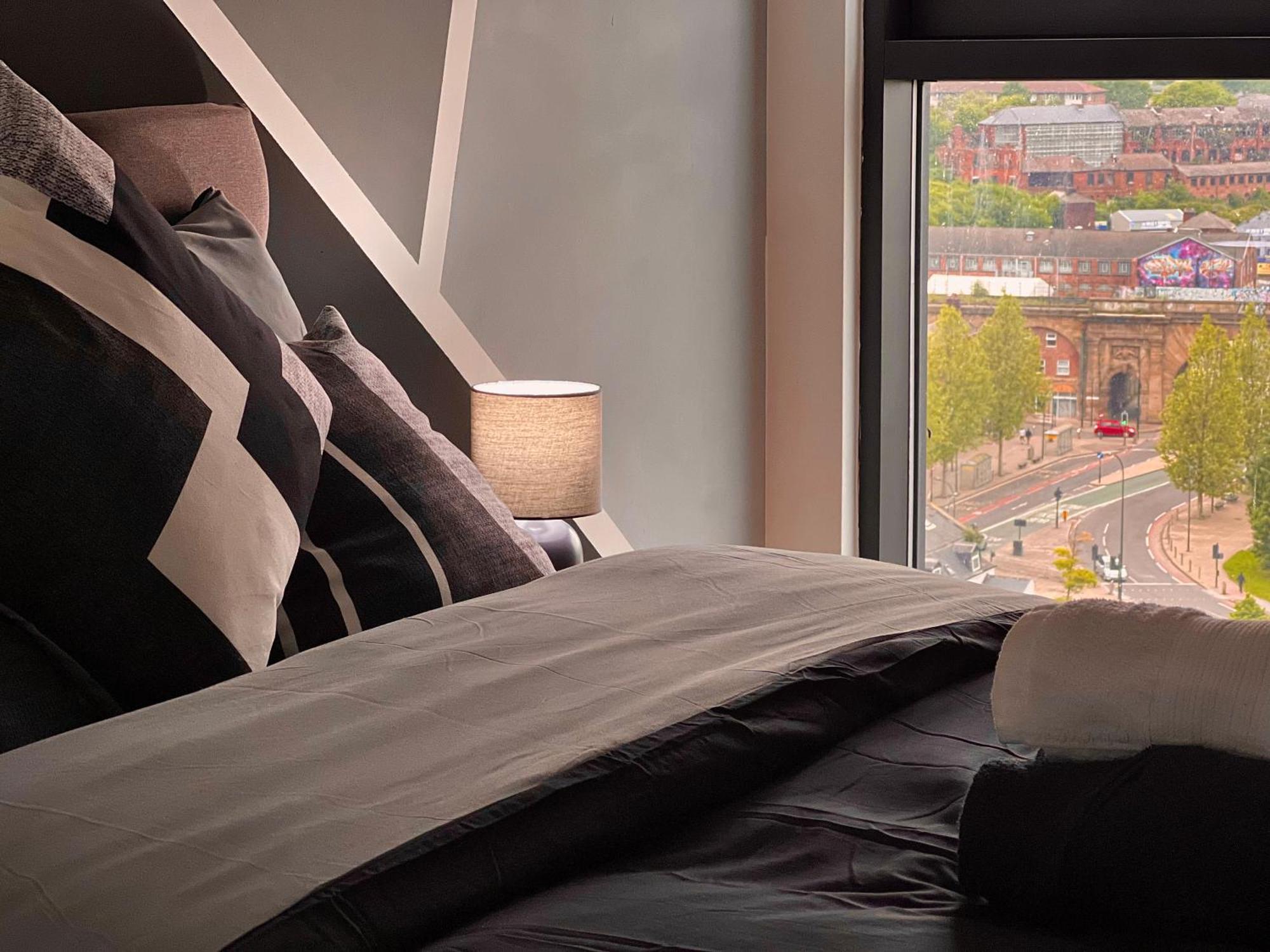 Penthouse Gem, Central, Scenic Views, Stylish, Modern, Centre 2br Sheffield